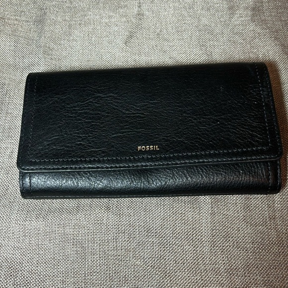 FOSSIL Logan RFID Flap Clutch - Picture 1 of 11